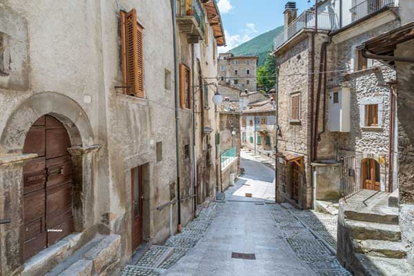 https://palazzoricci.club/wp-content/uploads/2023/02/intl_living-Cost-of-Living-in-Abruzzo.jpg